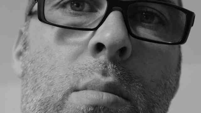 CLOSE UP b&w